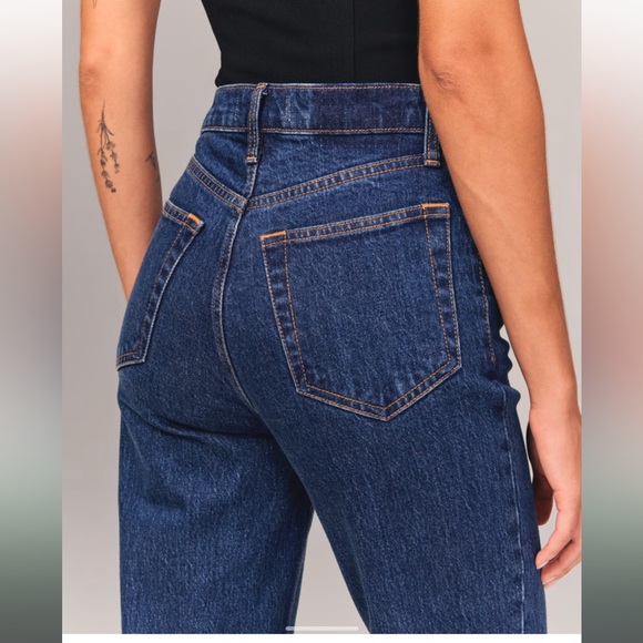 Abercrombie 90’s Straight Ultra High Rise Jeans - Picture 3 of 7